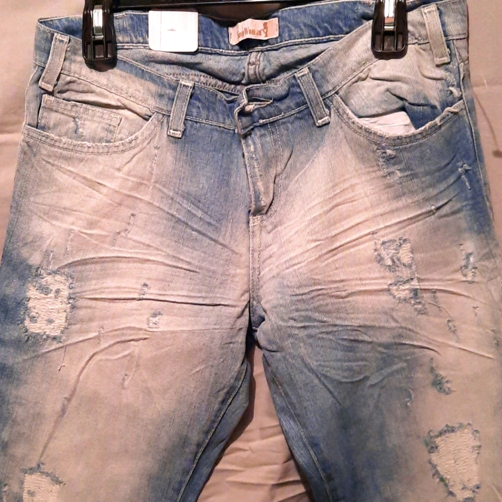 Sexy Woman Italian distressed jeans 29